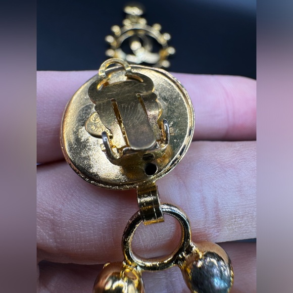 LOT 1466 24K gold plated CHANEL vintage runway earrings - Picture 10 of 17